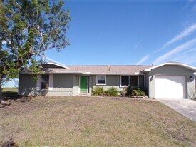 132 Leland St SW in Port Charlotte, FL - Building Photo