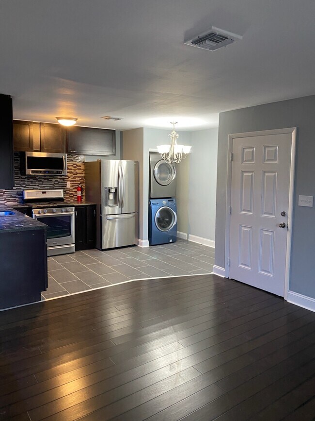 700 N Franklin Blvd Apartments and Nearby Pleasantville Apartments For