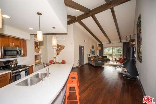 property at 2700 Cahuenga Blvd E