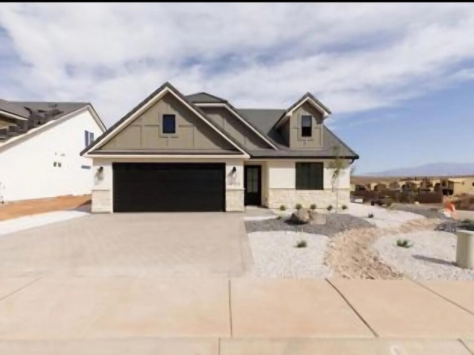 4073 El Capitan Wy in Saint George, UT - Building Photo