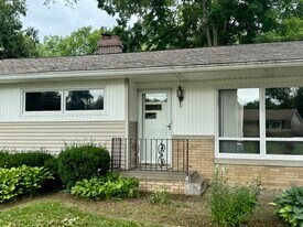 2603 4th St in East Moline, IL - Building Photo