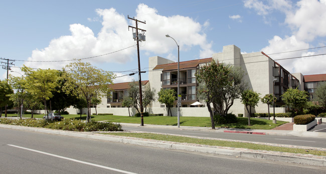 Carson Gardens -Affordable Senior Housing 62+ in Carson, CA - Building Photo - Building Photo