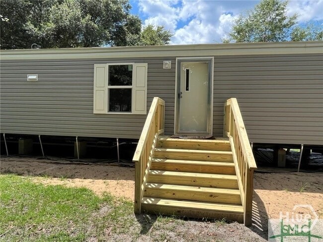 51 Miles Park Rd in Pembroke, GA - Building Photo - Building Photo