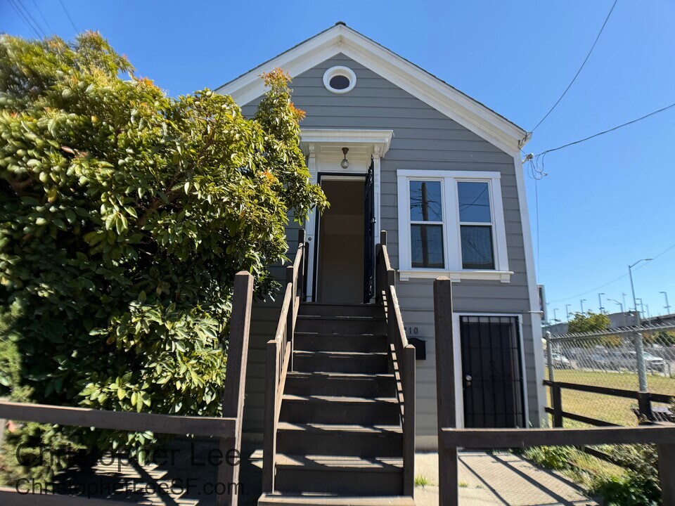710 Henry St in Oakland, CA - Building Photo