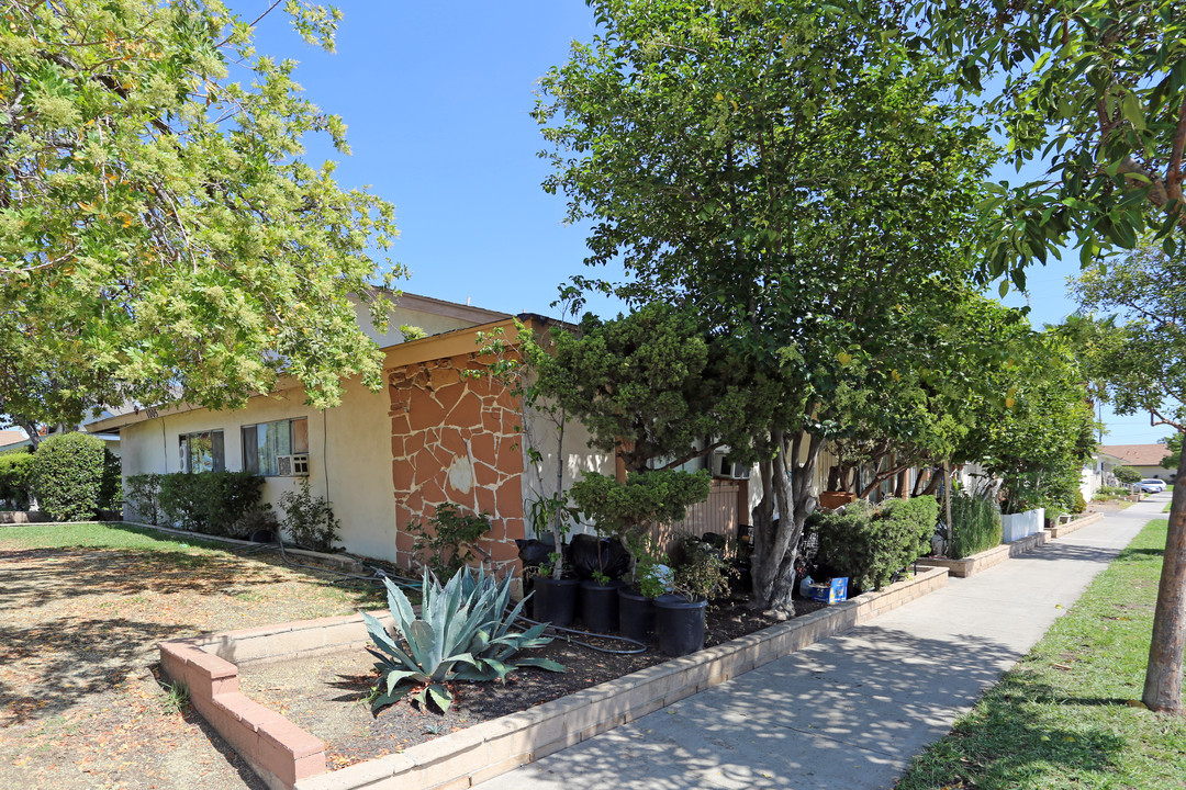 1005 N Lincoln St in Orange, CA - Foto de edificio