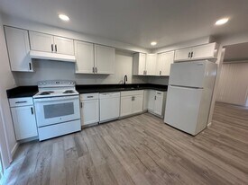 1527 Santiam Hwy SE in Albany, OR - Building Photo