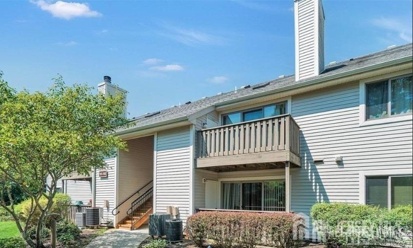 1105 Aspen Dr in Plainsboro, NJ - Foto de edificio
