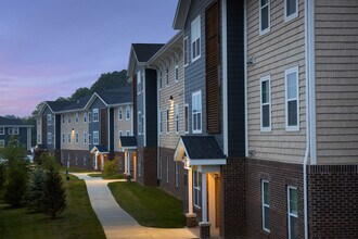 The Reserve Apartments in Edwardsville, IL - Foto de edificio - Building Photo