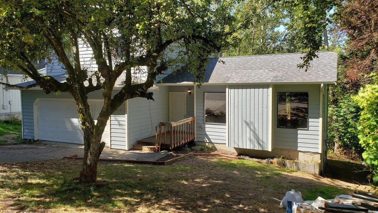 1525 Woburn St in Bellingham, WA - Building Photo