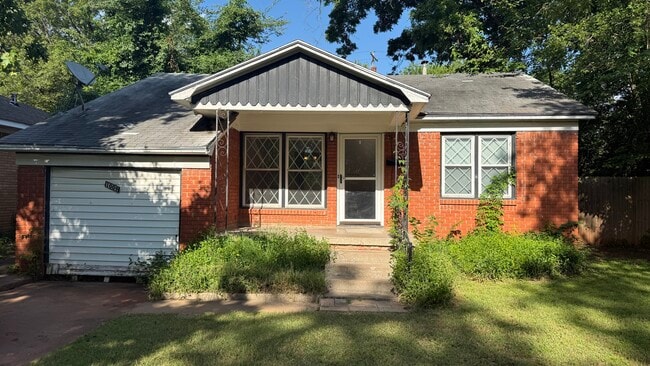 property at 1009 N Market Ave