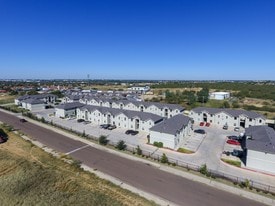La Joya Apartments in Laredo, TX - Building Photo
