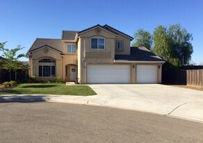 5462 W Holland Ave in Fresno, CA - Building Photo