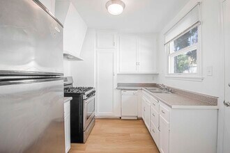 5844.5 W 88th St, Unit 5844.5 in Los Angeles, CA - Building Photo - Building Photo