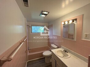 619 Woodlawn Dr in Anderson, IN - Building Photo - Building Photo