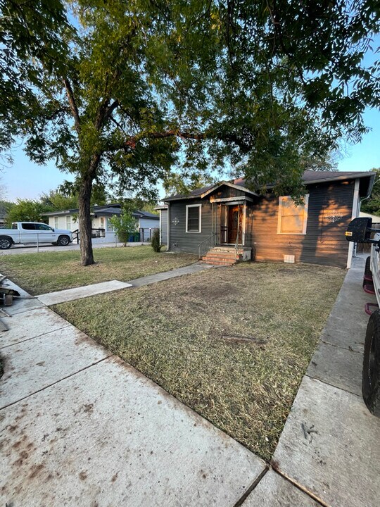 118 Broadbent Ave in San Antonio, TX - Building Photo