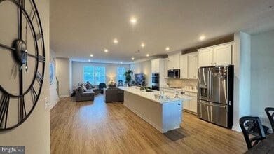 14124 Gypsum Lp in Chantilly, VA - Building Photo - Building Photo