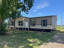 633 Kevin St in Mineola, TX - Building Photo