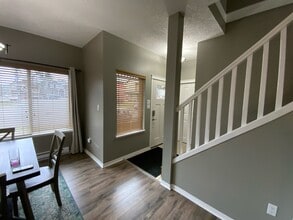 936 Starling Pl in Victoria, BC - Building Photo - Building Photo