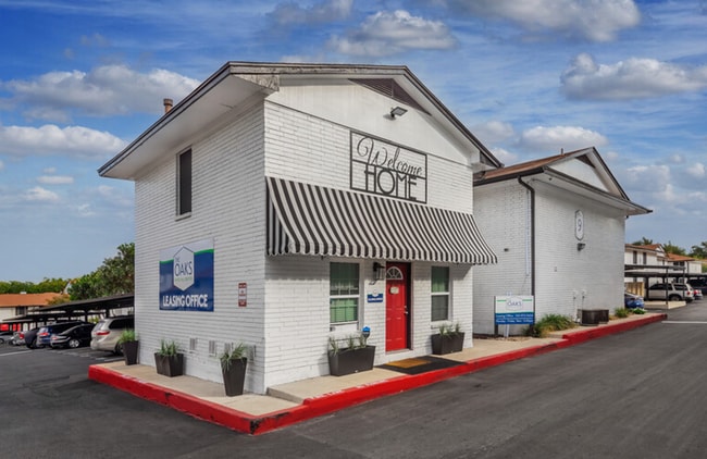 The Oaks Apartments At Medical Center in San Antonio, TX - Building Photo - Building Photo