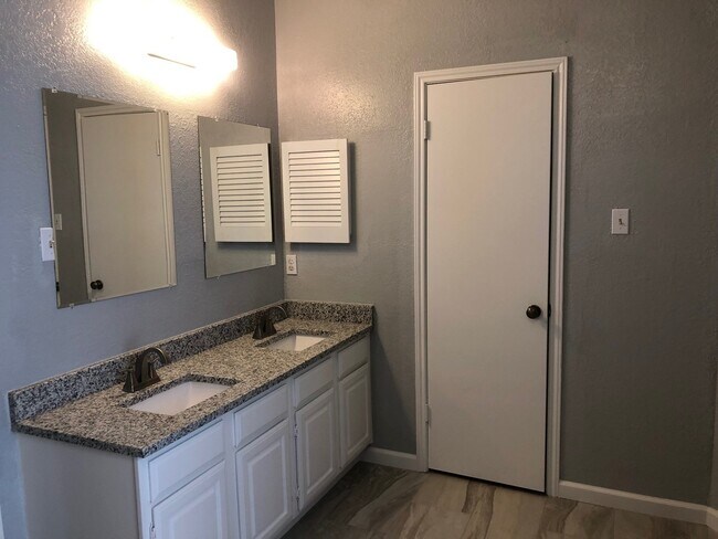 1016 Paintbrush St in Mesquite, TX - Building Photo - Building Photo