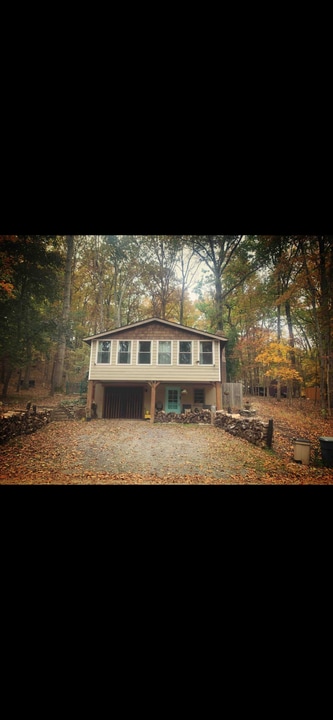 211 Dogwood Ln in Bluemont, VA - Building Photo