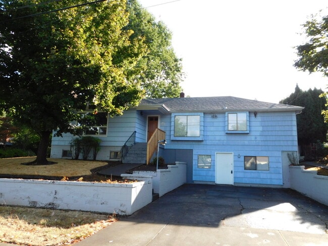 property at 2520 Summer St SE