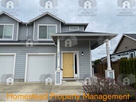 1220-1222 SE Academy St in Dallas, OR - Building Photo