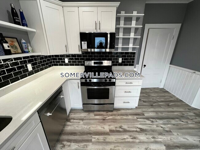 84 Oxford St, Unit 3 in Somerville, MA - Building Photo - Building Photo