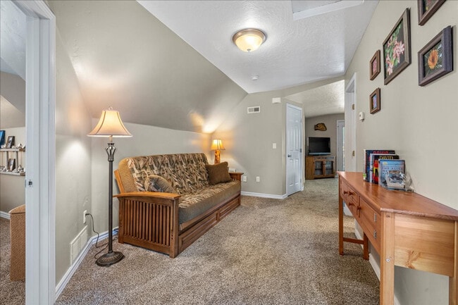 203 6th Ave S