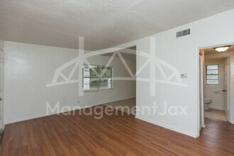 5601 Pansy Ln in Jacksonville, FL - Building Photo - Building Photo