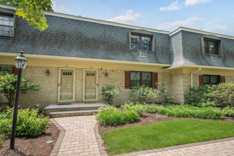 768 Springfield Ave in Summit, NJ - Foto de edificio