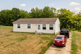 Springhill Homes Apartments in Akron, OH - Building Photo - Building Photo