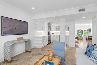 350 Cocoanut Row in Palm Beach, FL - Building Photo - Building Photo