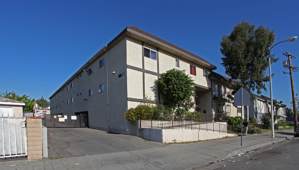 Vineland in Sun Valley, CA - Building Photo