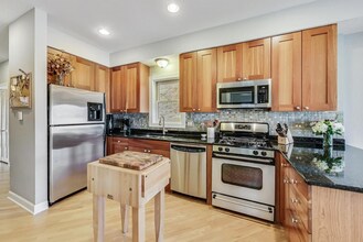 2627 W Belmont Ave, Unit Unit 3 in Chicago, IL - Building Photo - Building Photo