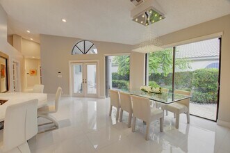 2106 NW 60th Cir in Boca Raton, FL - Building Photo - Building Photo