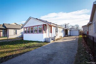1308 E Milton Ave in Hazel Park, MI - Building Photo