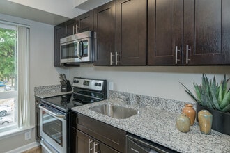 Elevations One in Woodbridge, VA - Foto de edificio - Building Photo