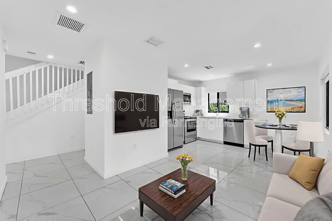 1776 NW 68th Terrace in Miami, FL - Building Photo