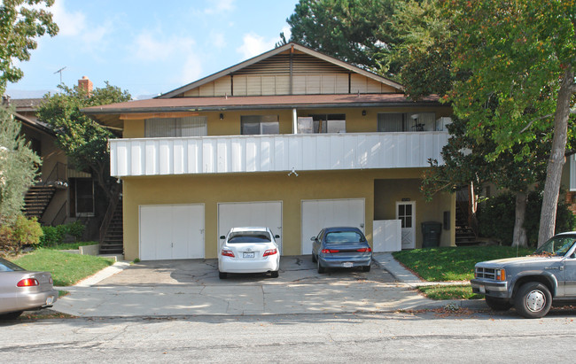 3229 Fairesta St in La Crescenta, CA - Foto de edificio - Building Photo