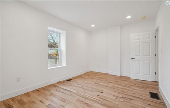 5031-1 Portico St, Unit unit1 in Philadelphia, PA - Foto de edificio - Building Photo