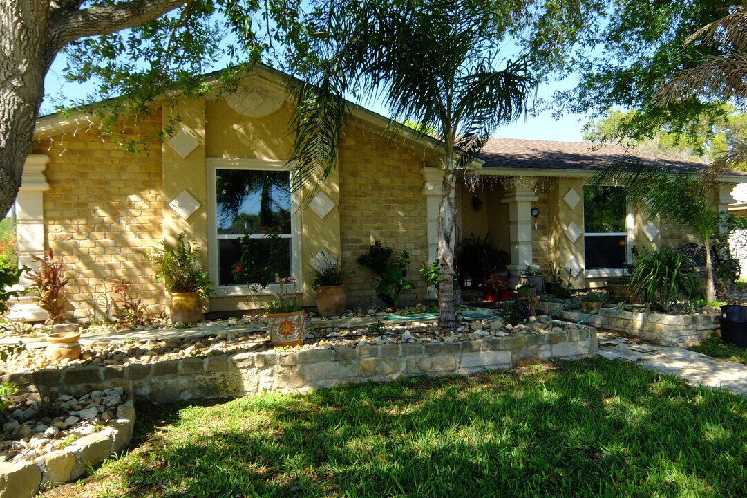 10526 Sundown Dr in Corpus Christi, TX - Building Photo