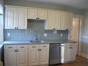 11 Indian Lake Pky, Unit 1 in Worcester, MA - Foto de edificio - Building Photo