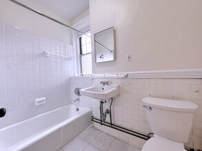 31 Park Dr, Unit 18 in Boston, MA - Foto de edificio - Building Photo