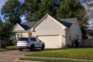 116 Grays Landing in Hampton, VA - Building Photo
