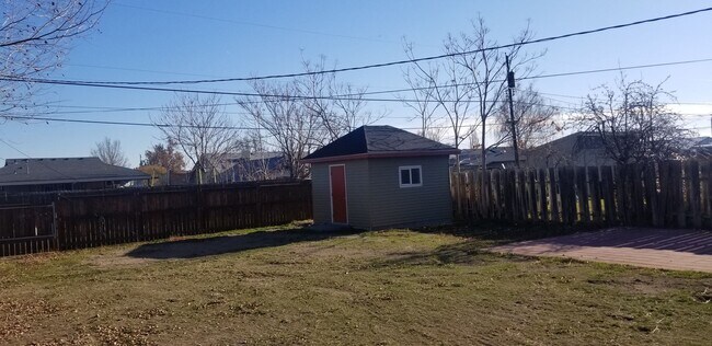 1121 W Columbia Ave in Moses Lake, WA - Building Photo - Building Photo