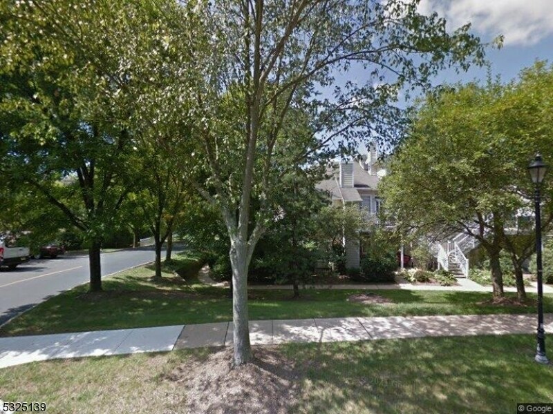 24 Wentworth Rd in Bedminster, NJ - Building Photo