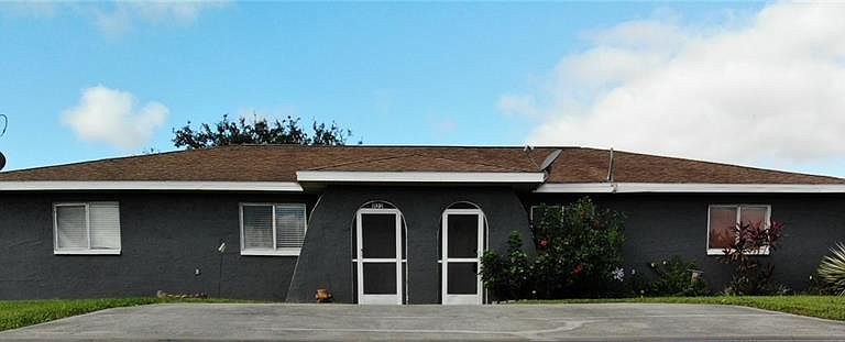 1122 Gilbert Ave S in Lehigh Acres, FL - Building Photo