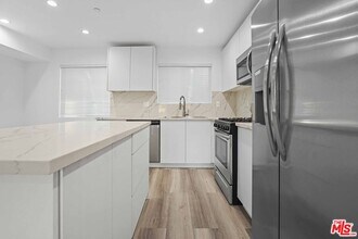 2125 S Rimpau Blvd in Los Angeles, CA - Building Photo - Building Photo