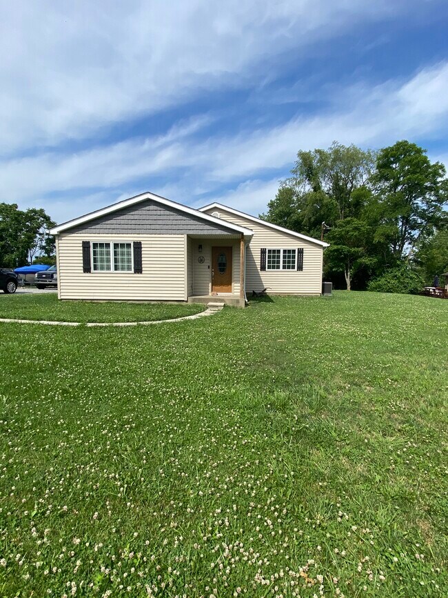 925 Peairs Rd Rentals in Elizabeth, PA